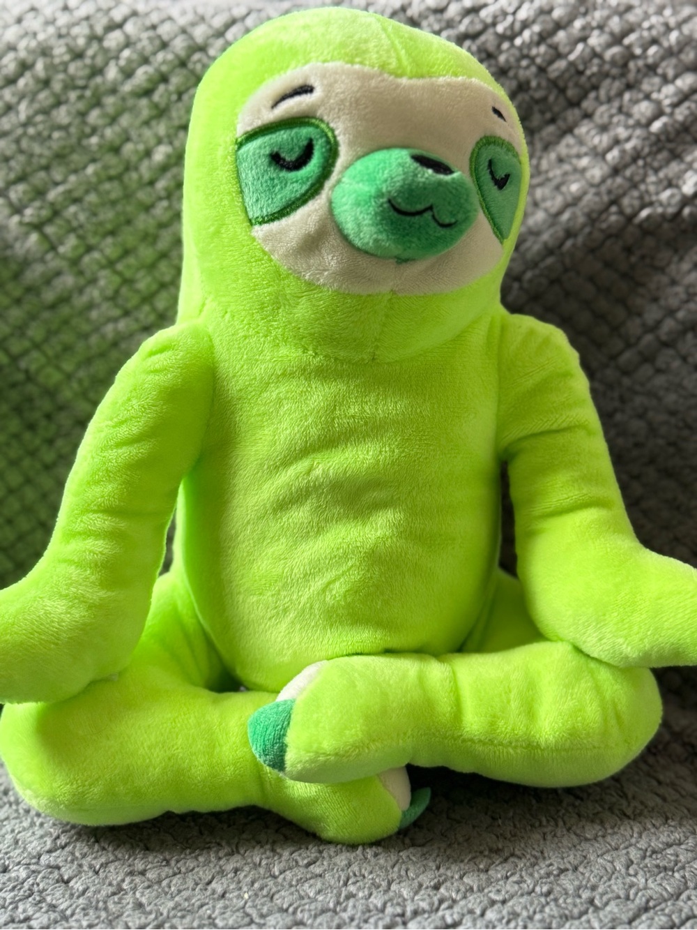 Caravan Softoys 3 Color Buddha Sloth Plush Neon Green Yoga Pose 8" Rare